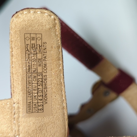 Vionic Farrah woven embossed burgundy sandals womans size 6.5 (wide) - Picture 16 of 16